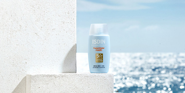 ضد آفتاب فیوژن واتر مجیک ایزدین SPF50 Isdin